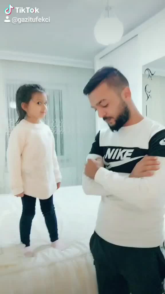 @Gözlüklü Adam