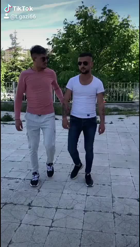 @Gözlüklü Adam