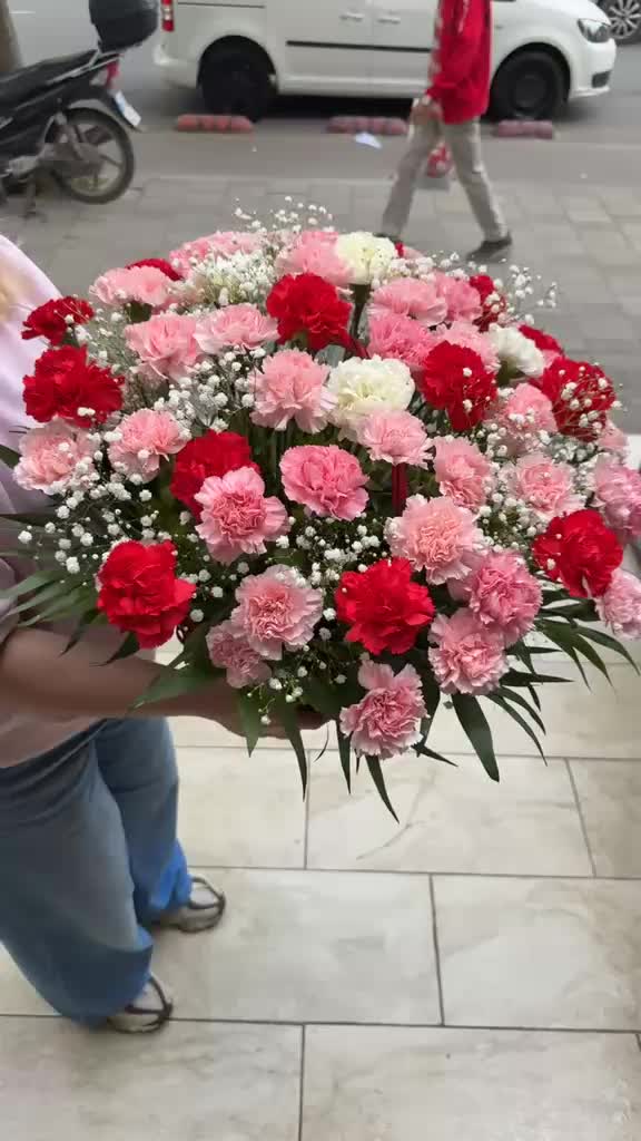 @Lona’s flowers shop