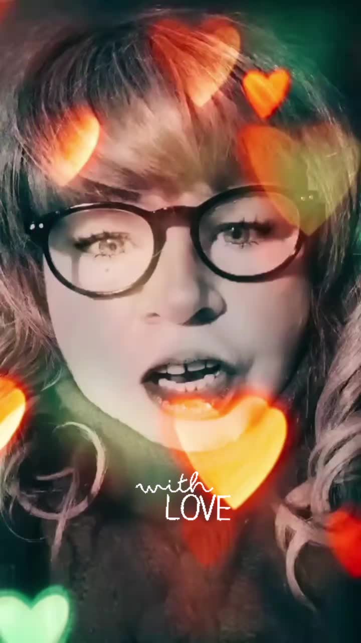 @Itsmedeedee