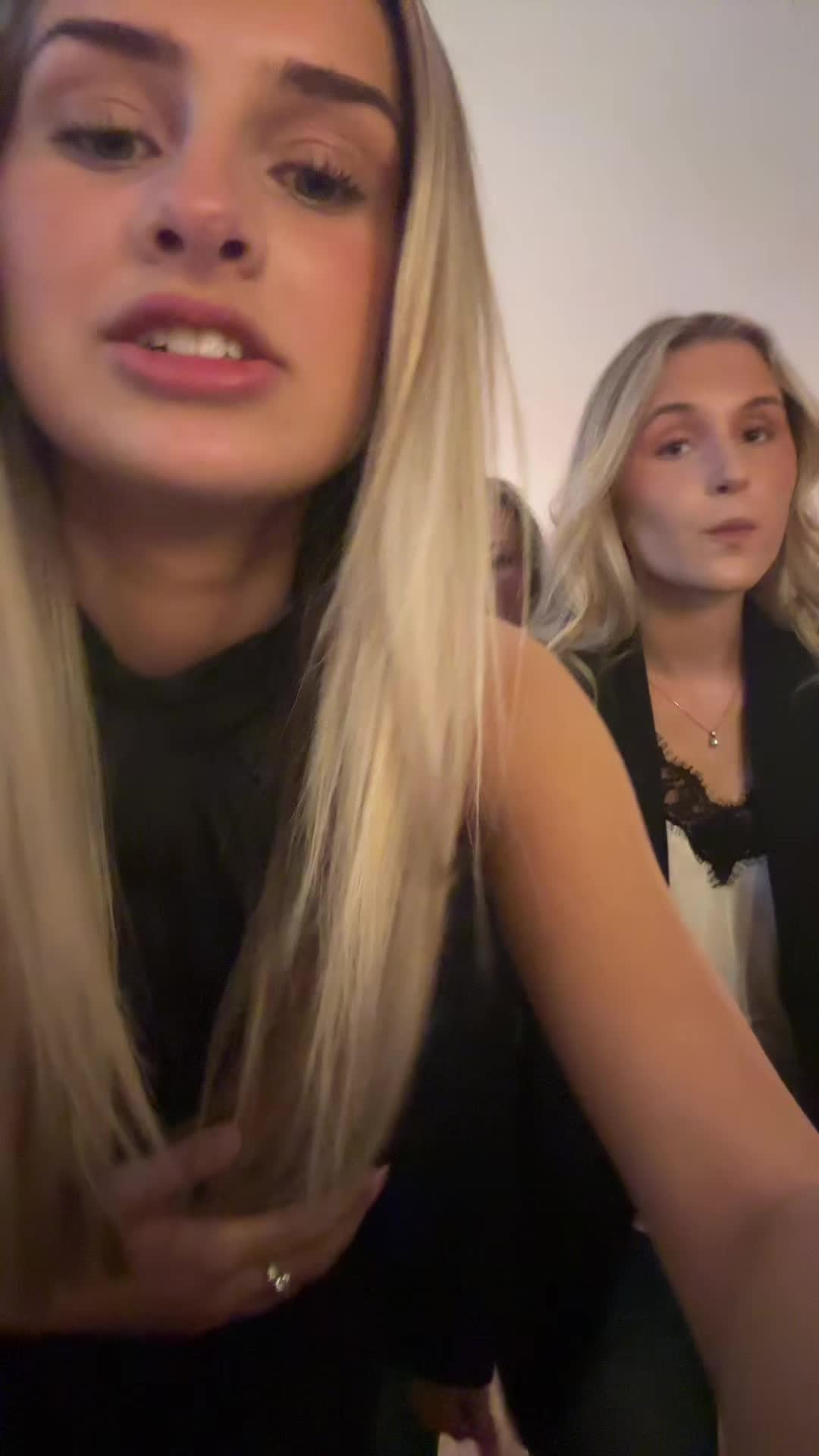 @😉