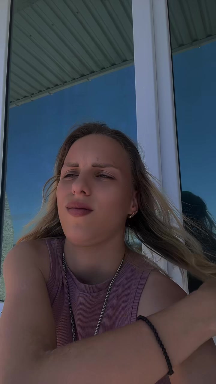 @Anna_