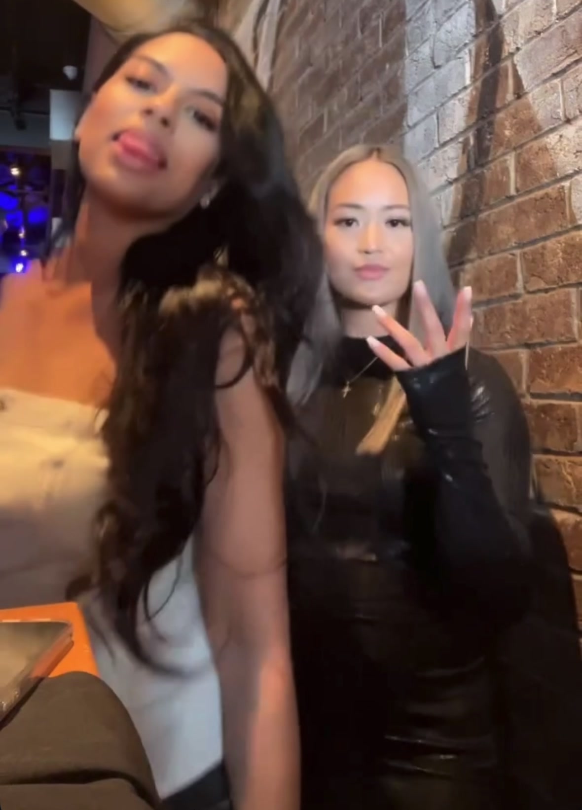 @EleynA