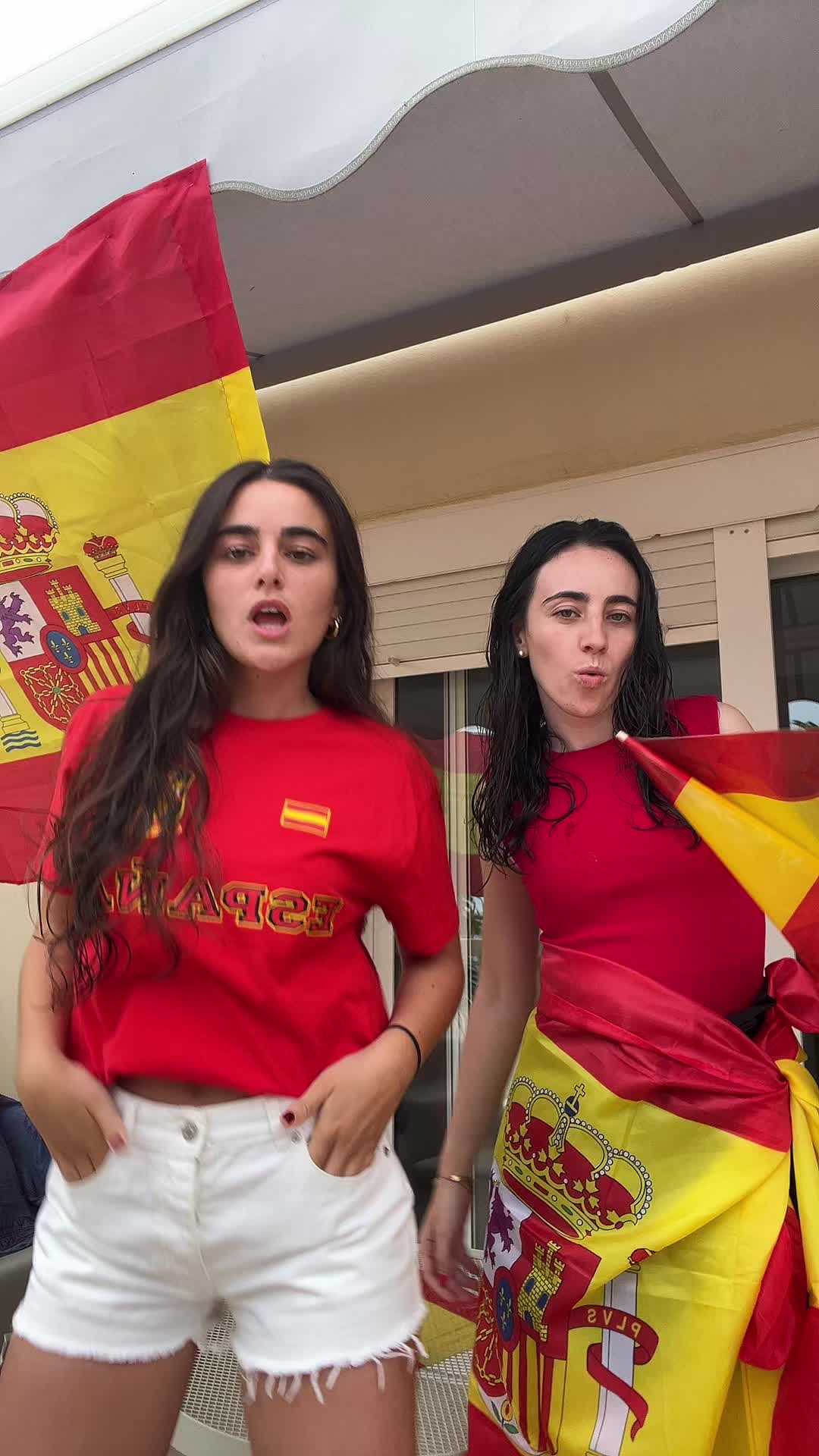 @elenaluugo