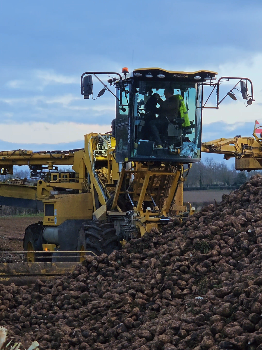 @tractortrackers