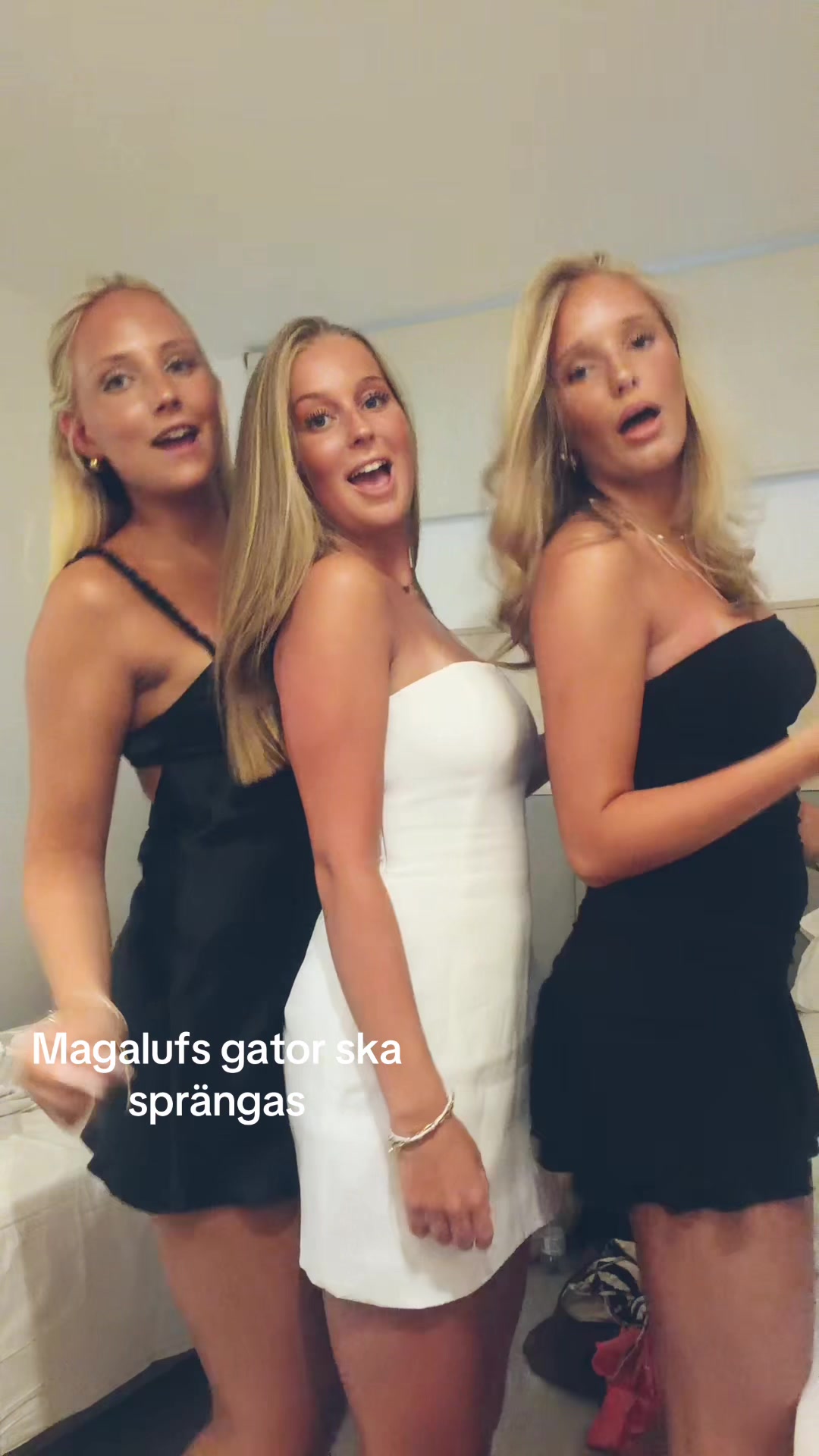@mollywillmann