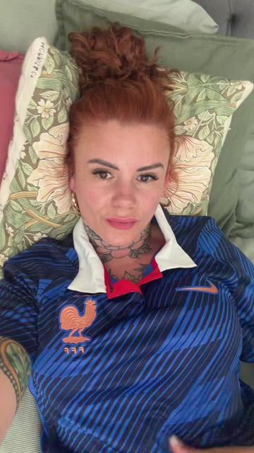 @pinklipslina
