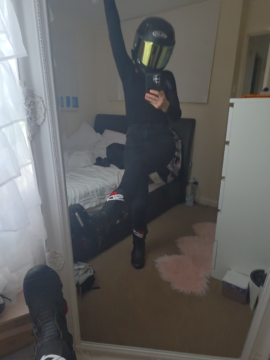 @Monika𓄿🖤