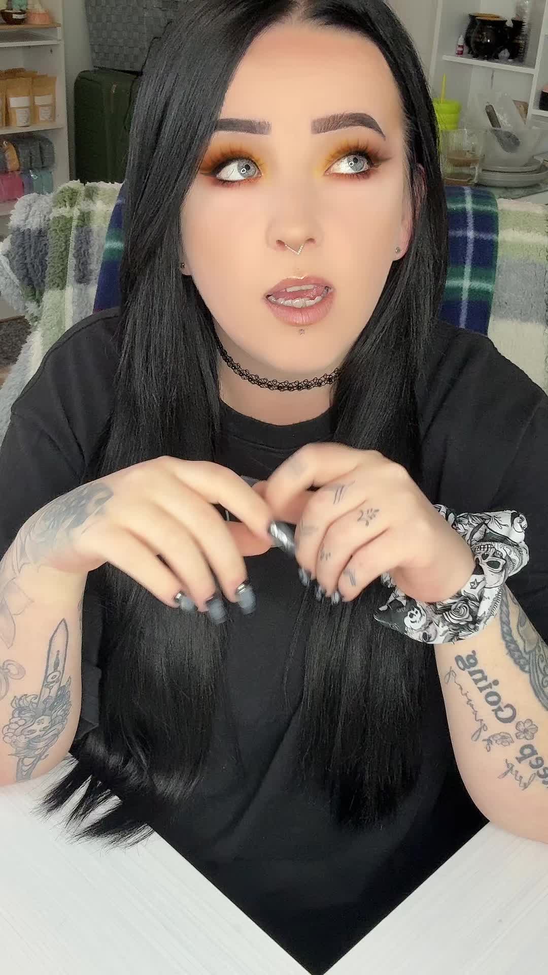 @Kelly_Marie_Melville