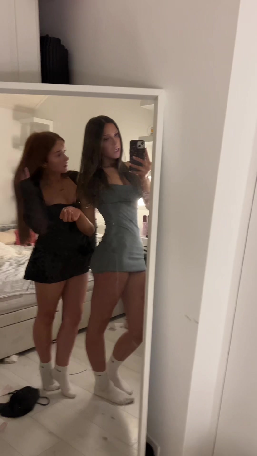 @Y V I E