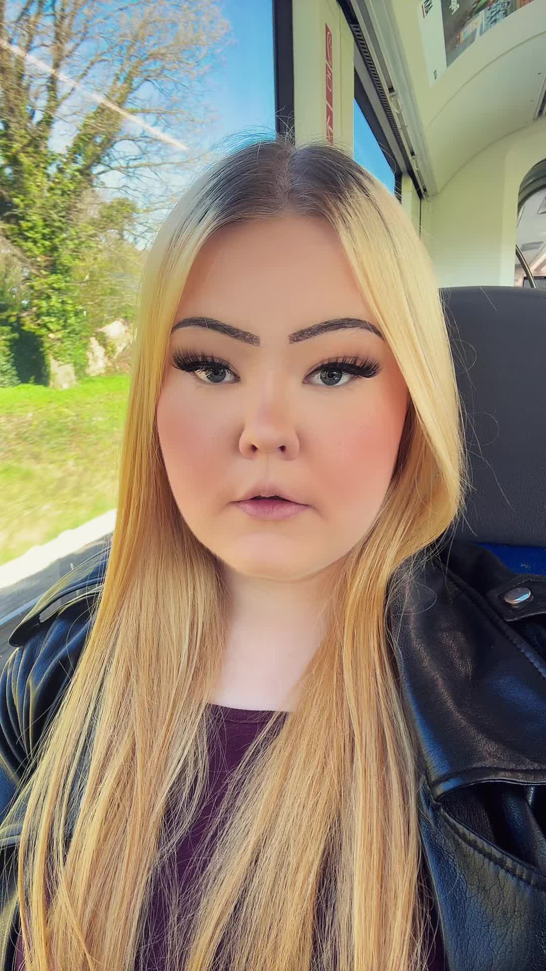 @𝐿𝑎𝑟𝑎 ྀི