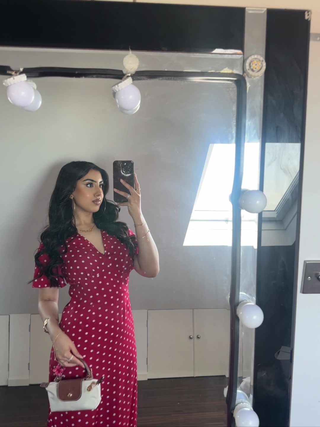 @arooj