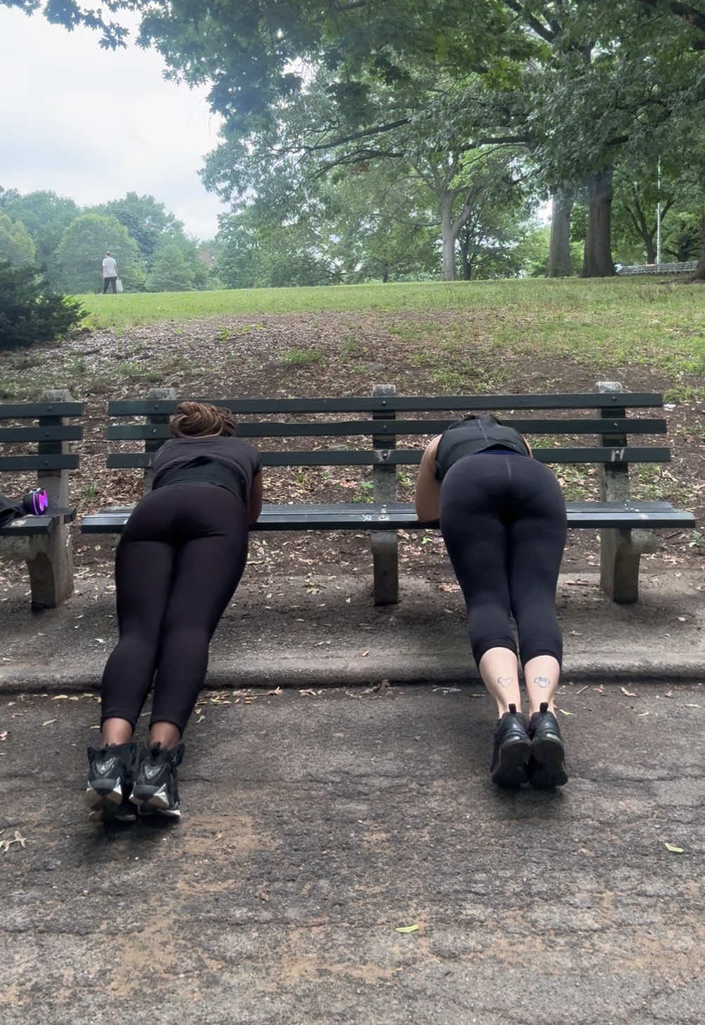 @HoodBarbiie