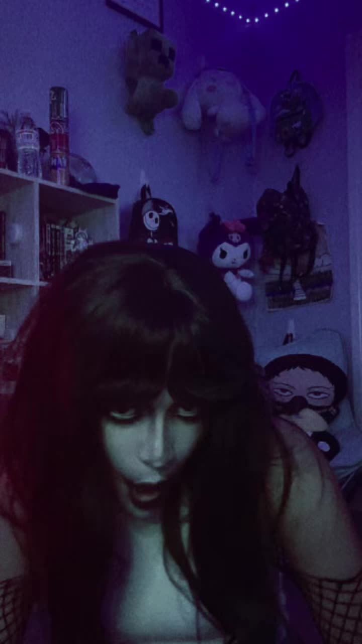 @twitch.tv/uriiblurry