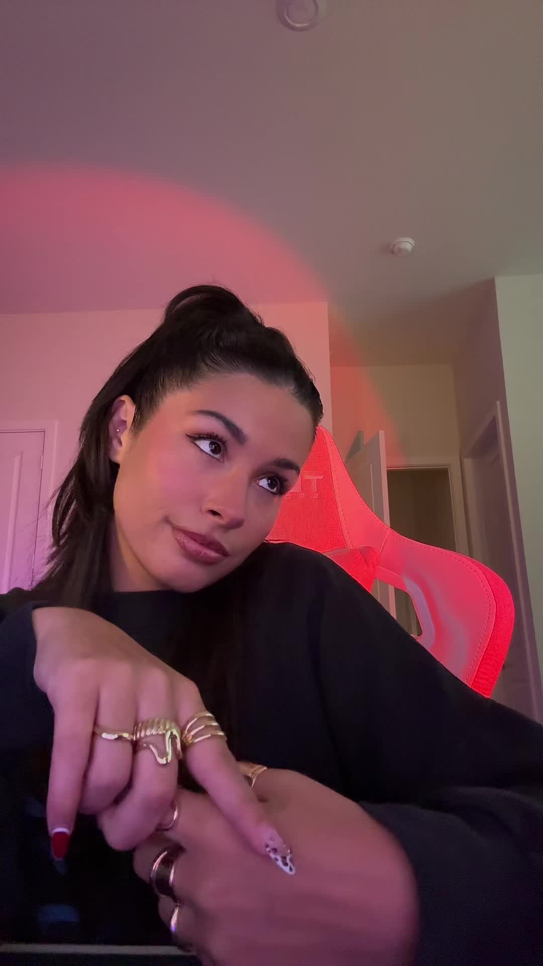 @ashlynn conway 🫧⋆｡˚
