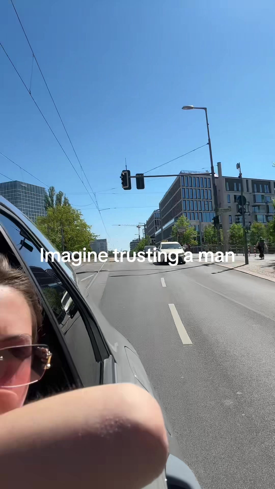 @𝑬