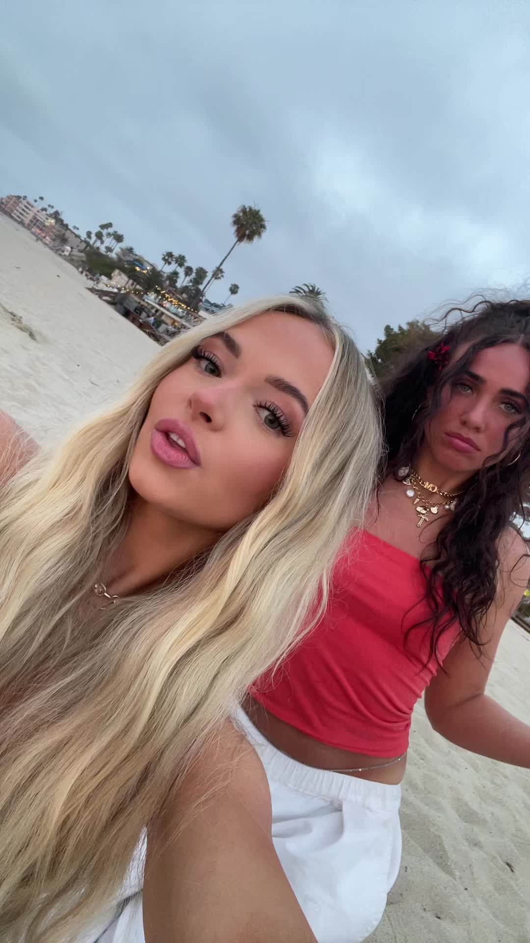@Elle🍒🧸🪩