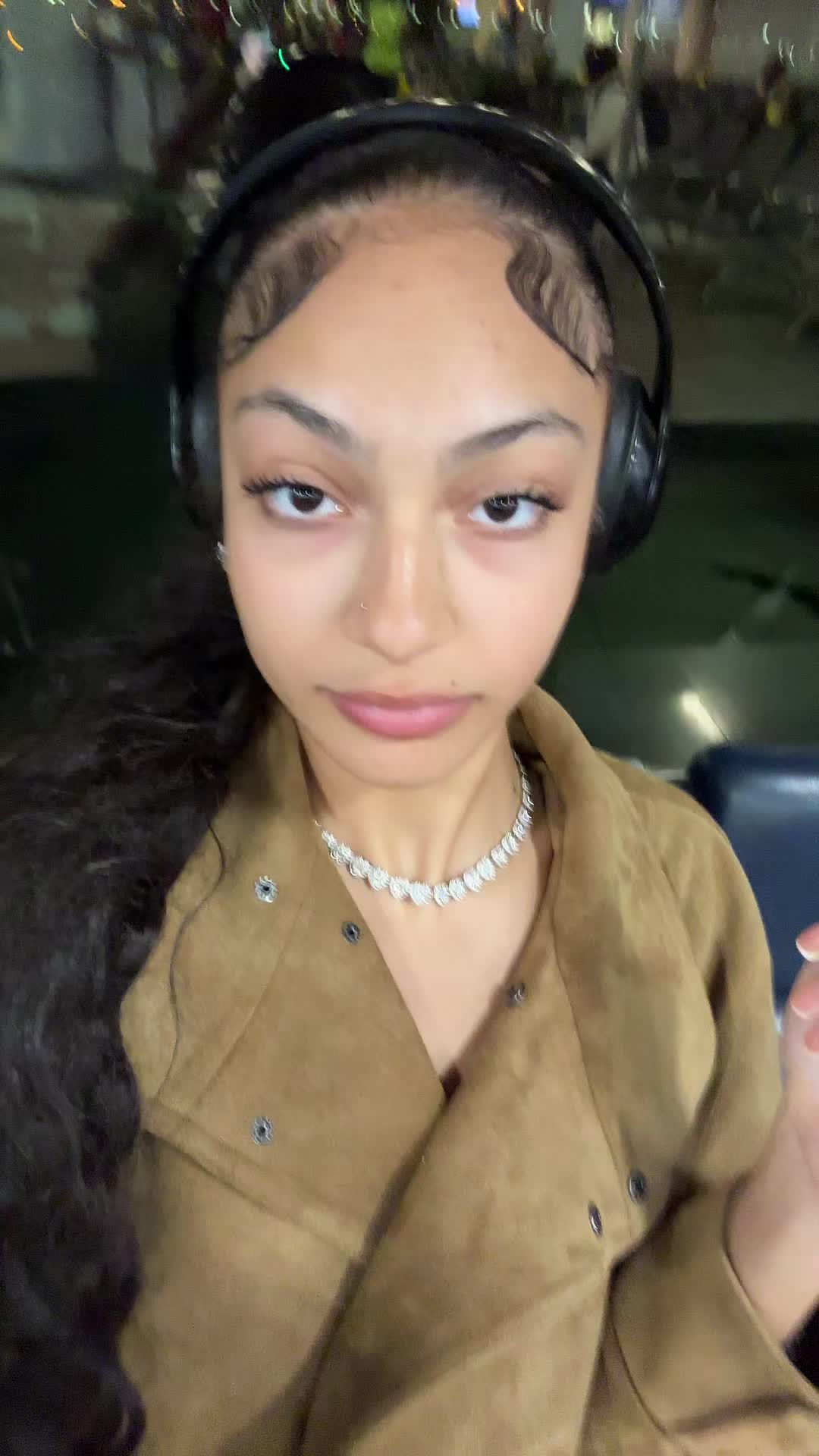 @sumlighskinwitglasses