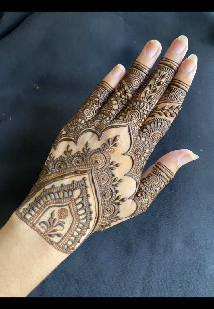 @Afifa_henna