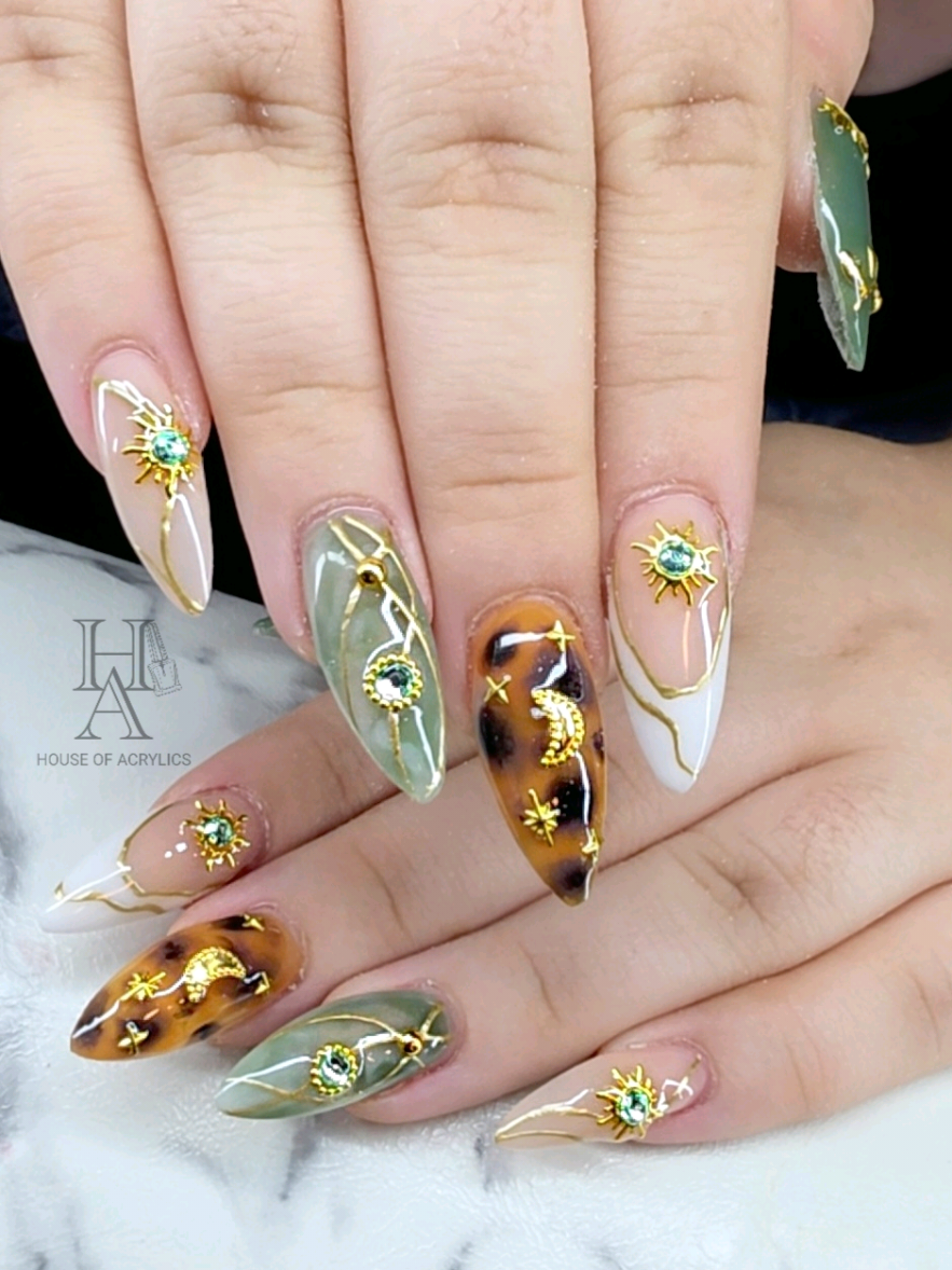 @house_of_acrylics