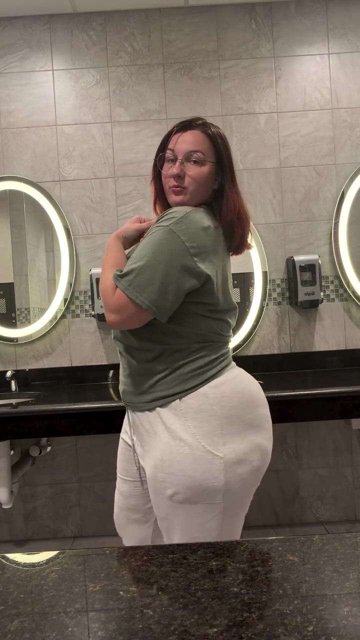 @Curvy Courtney
