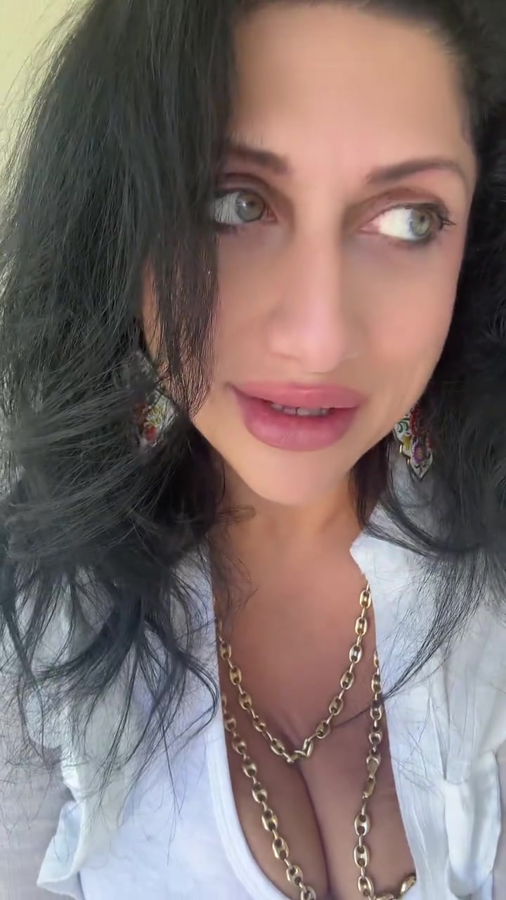 @Dolly_Canadezika
