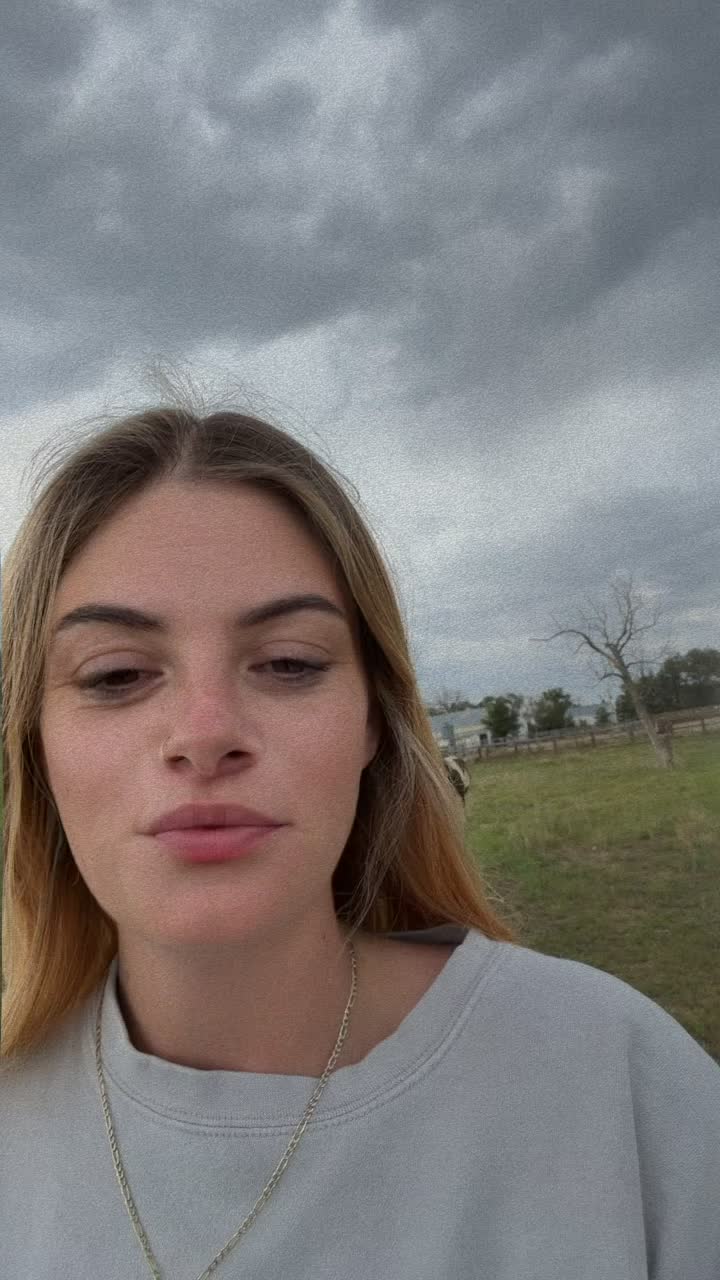 @VikkiValencore