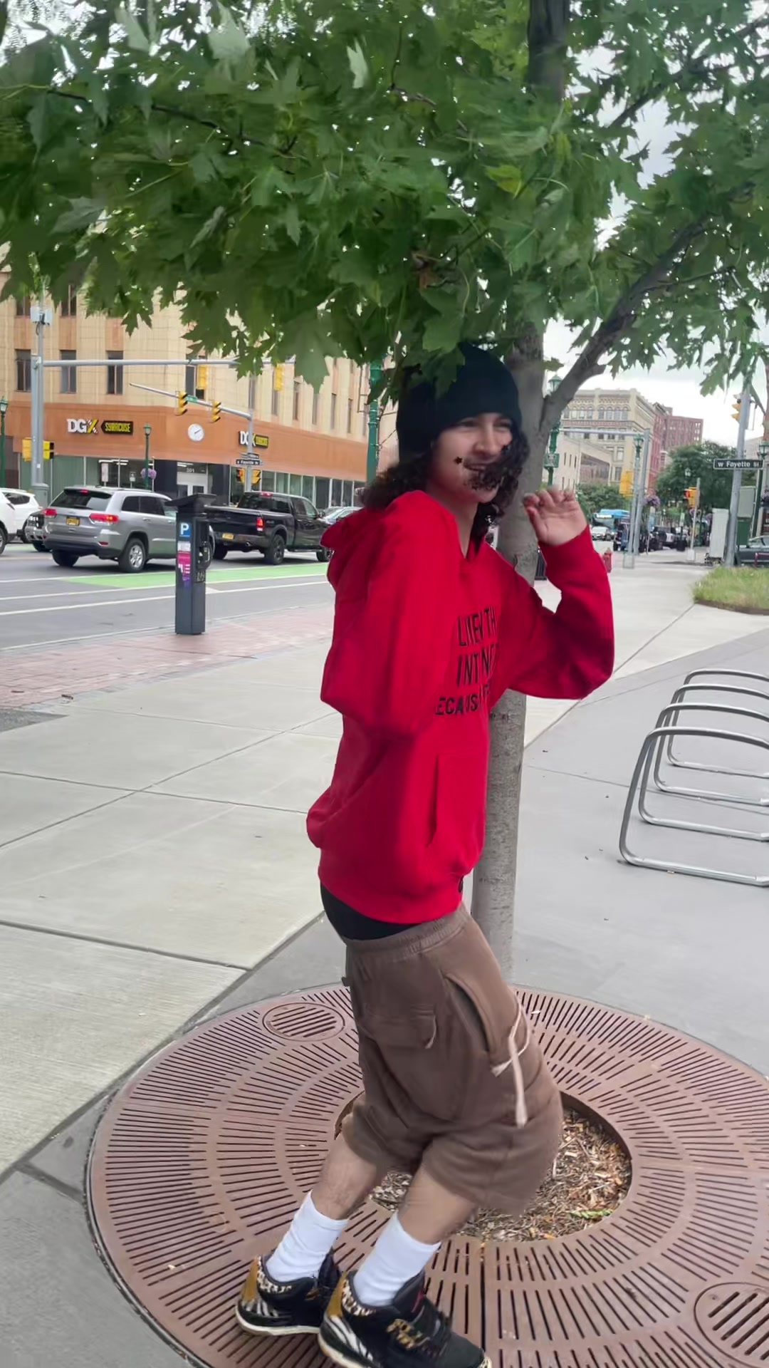 @Thraxr