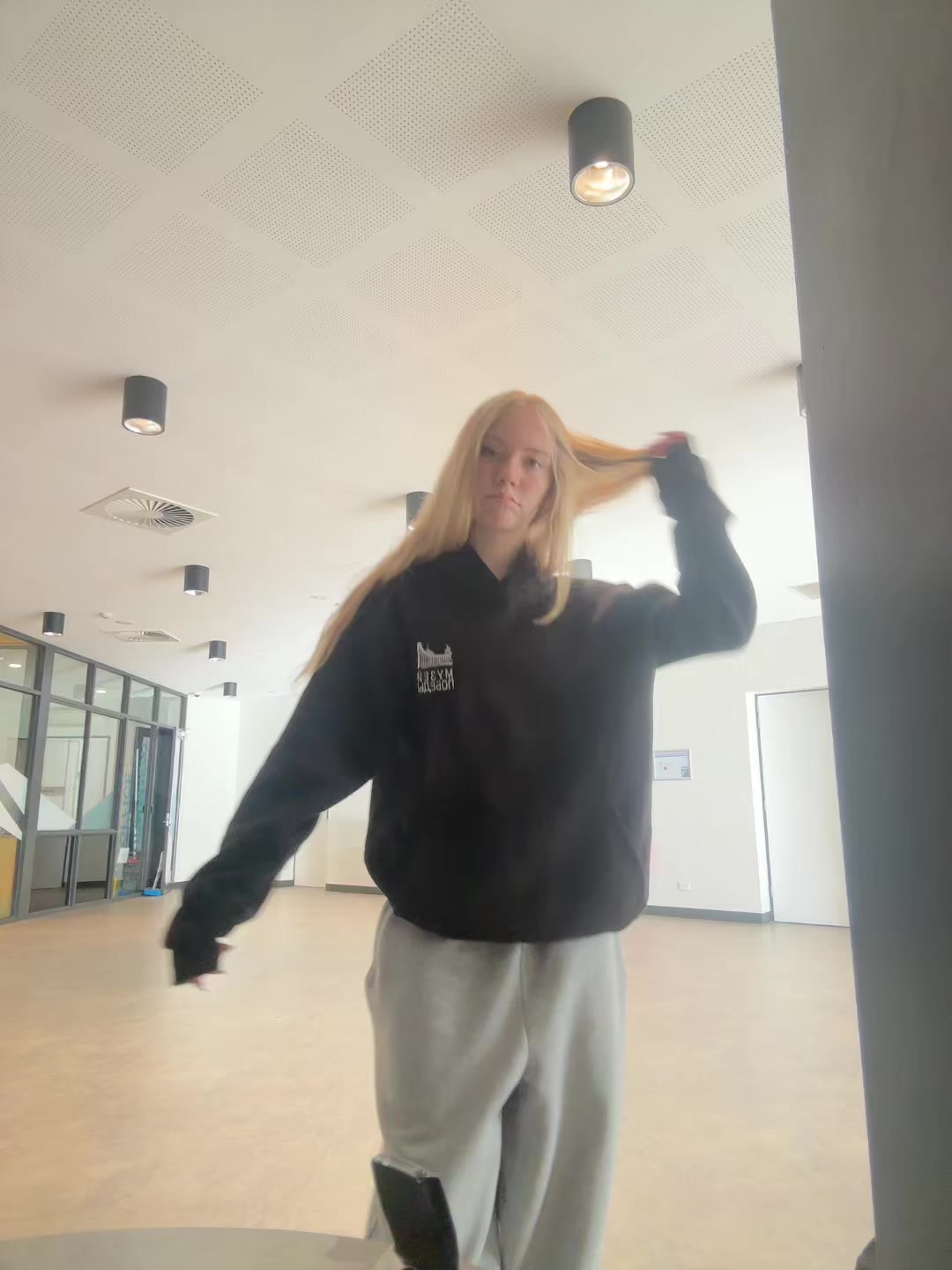 @🧞