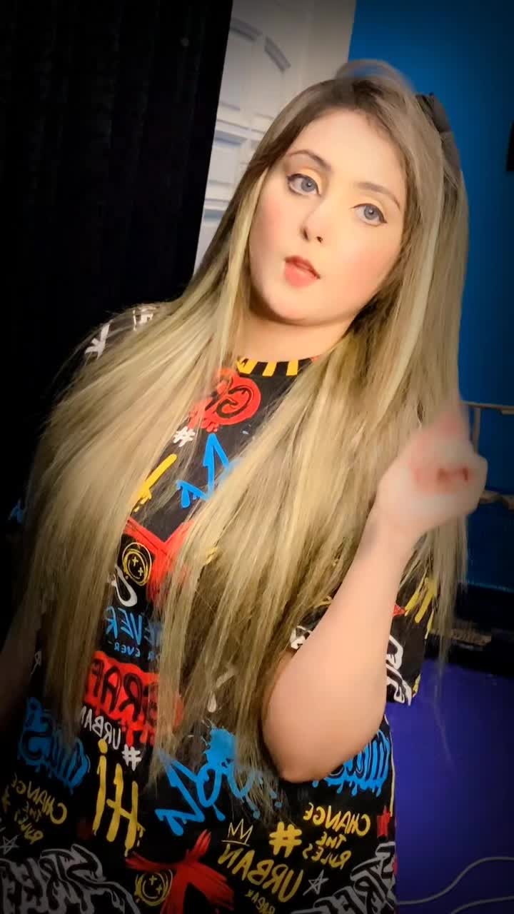 @Aყɱι Sԋαԋ🦋