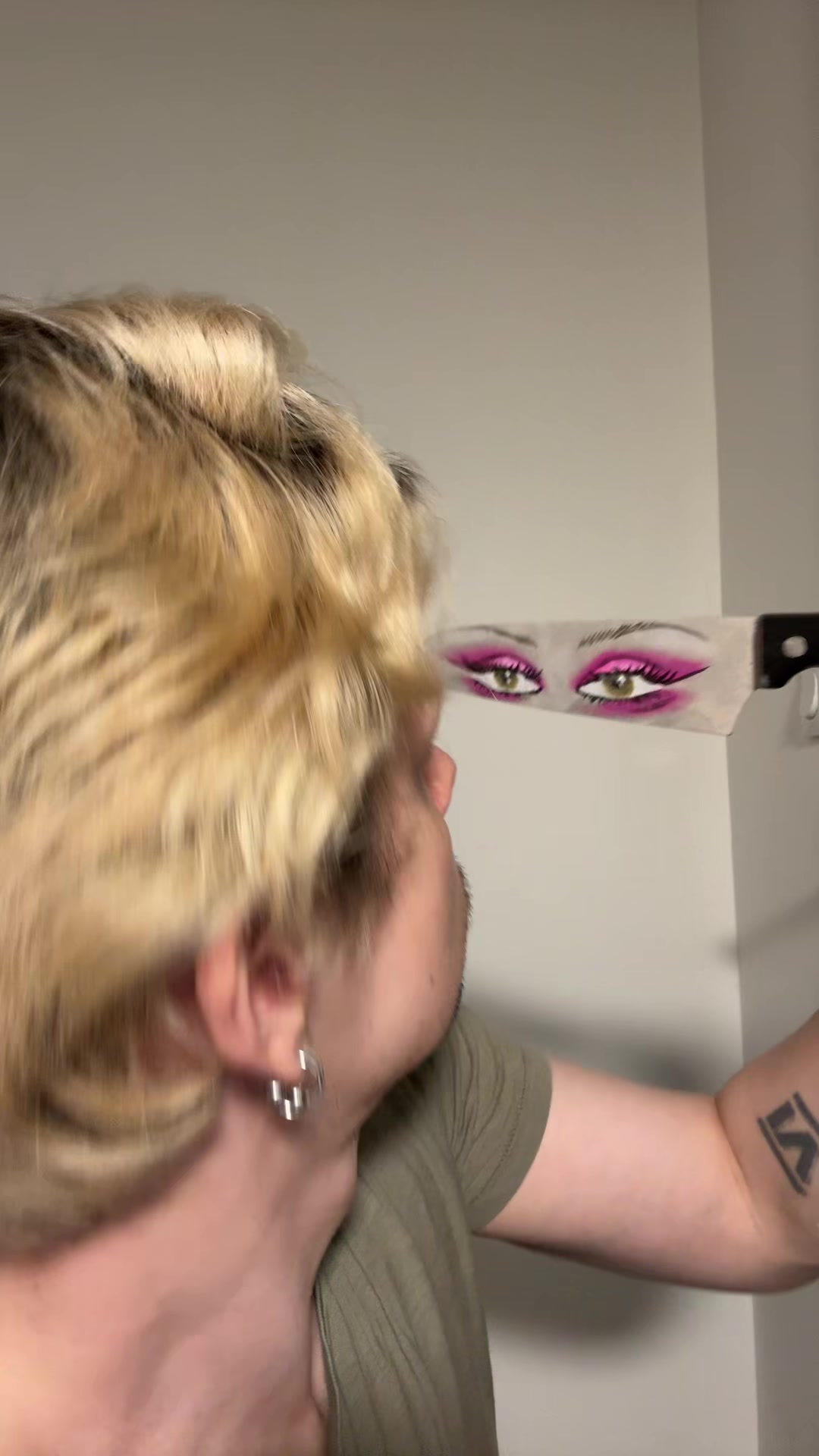 @x_x