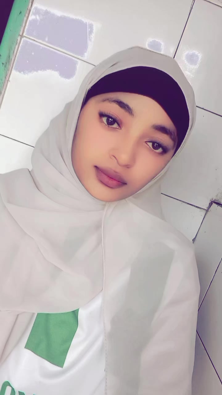 @Fozi 🌸🦋✨️