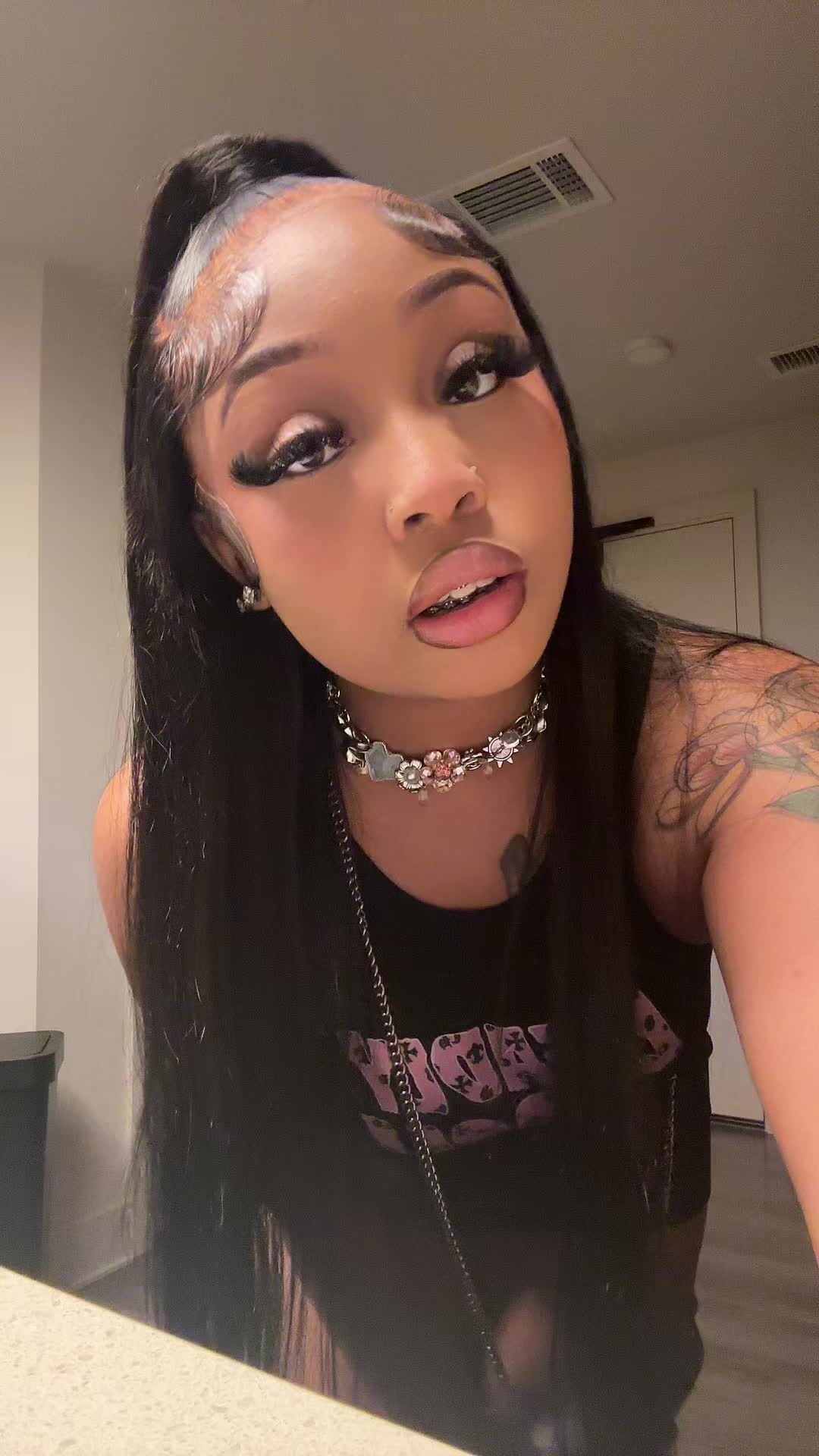 @shaniya janai