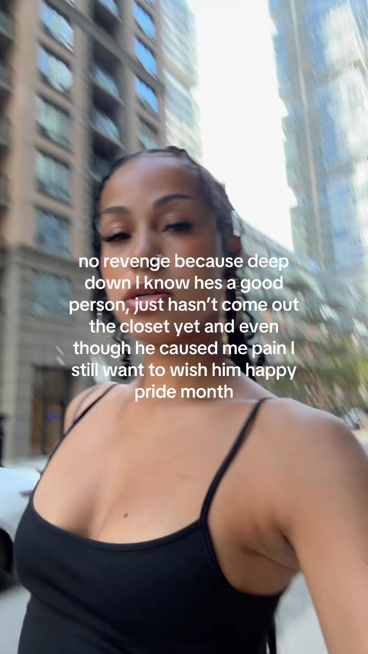 @ELLENIA MIONI