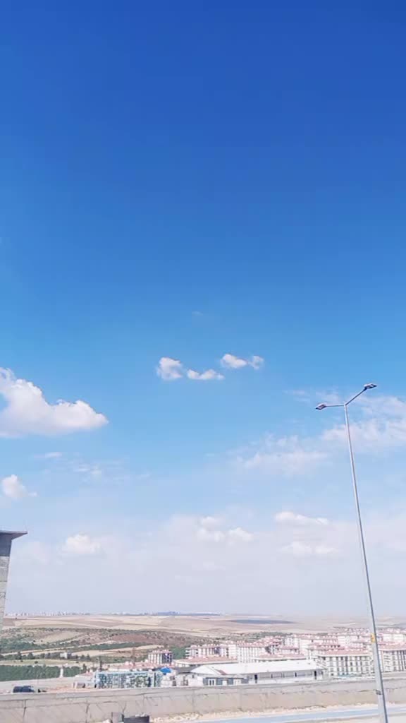 @Bir kadın tanıdımAğlıyordu