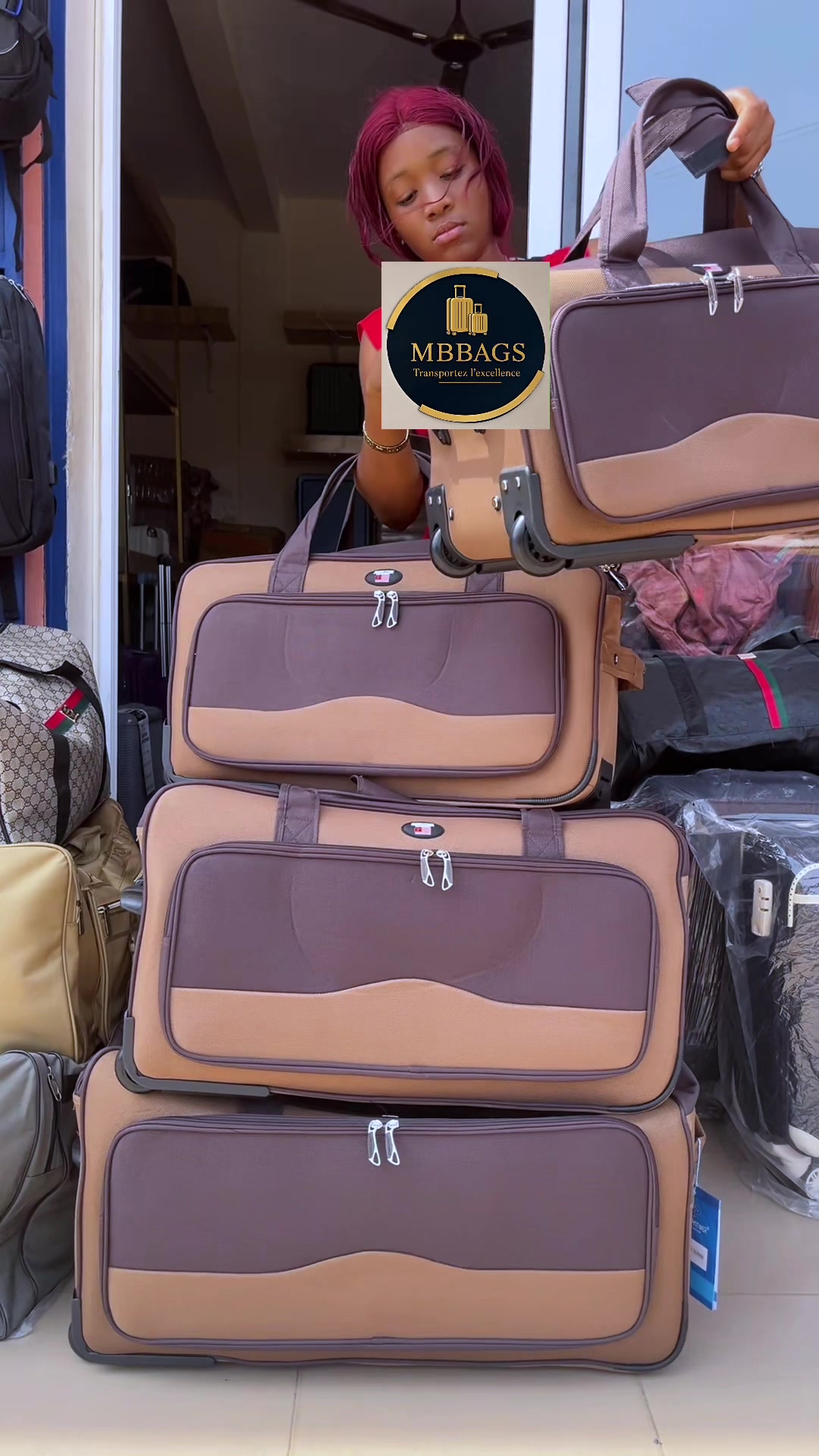 @Vendeur de valises &agrave; lom&eacute;