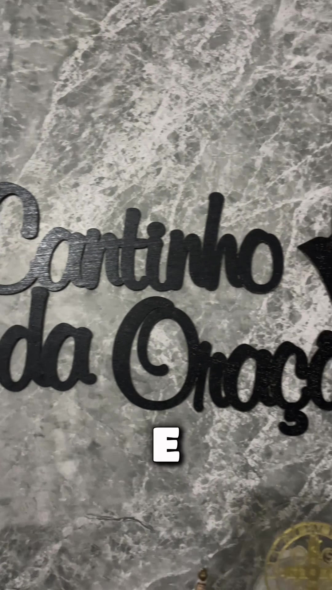 @laricoellho_