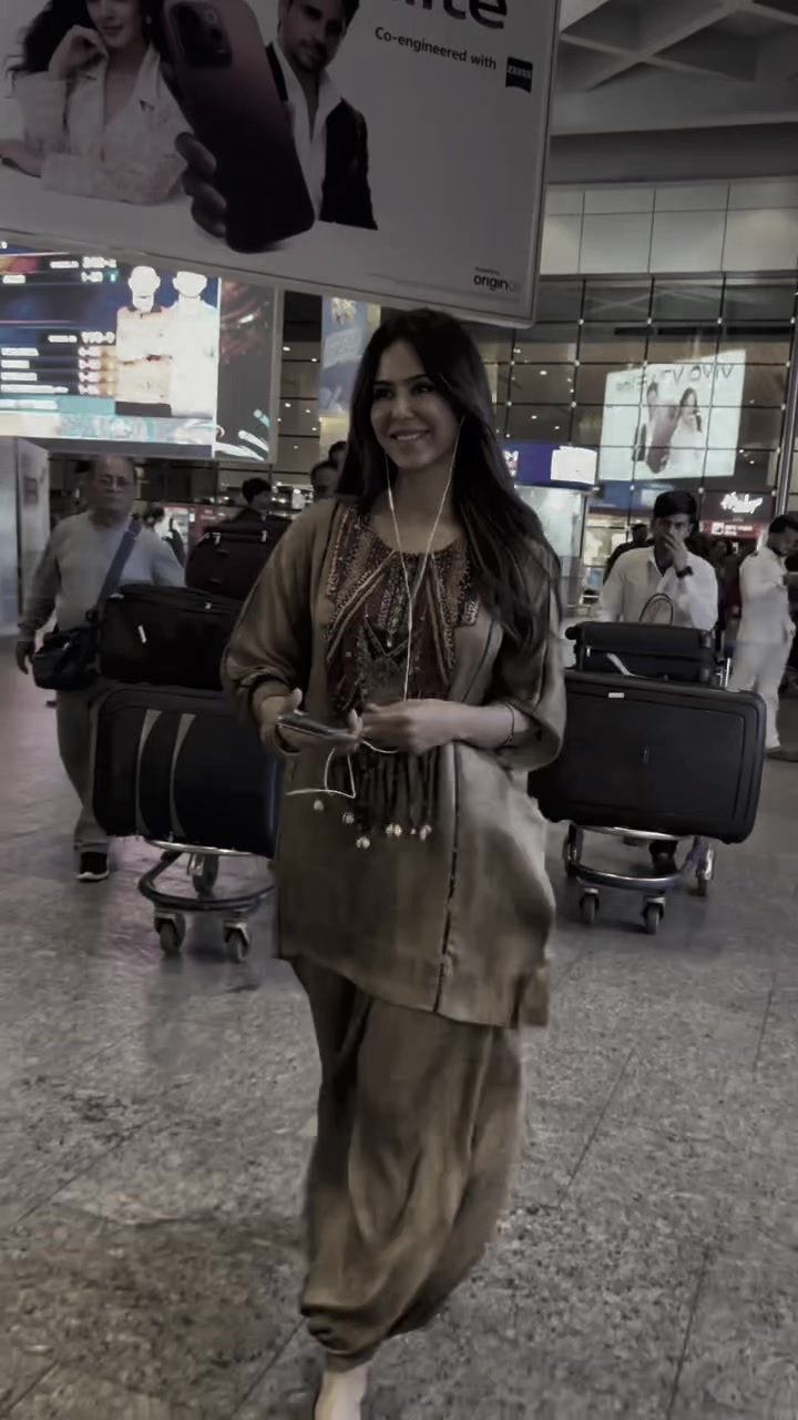 @sonam bajwa official ✅