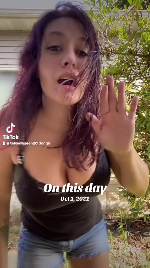 @tattedqueengoldengirl