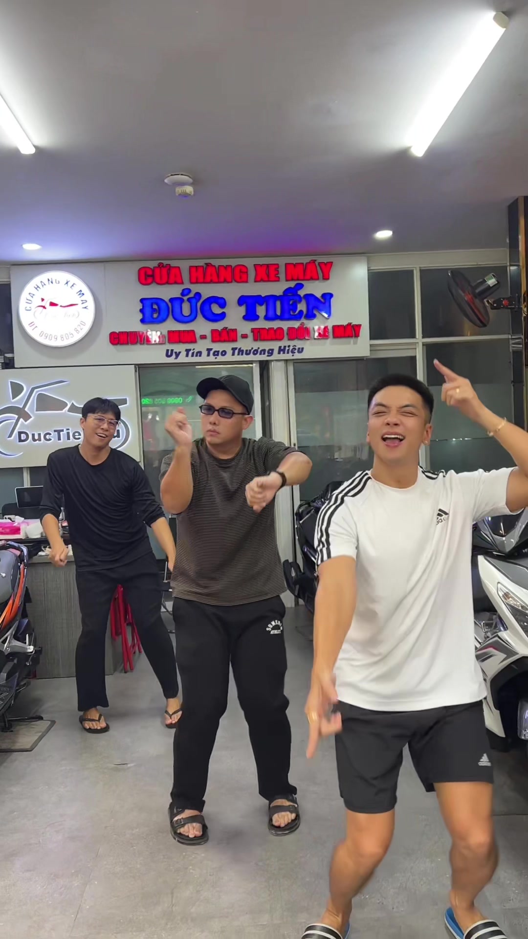 @Huy (em ruột Tiến chiều khách)