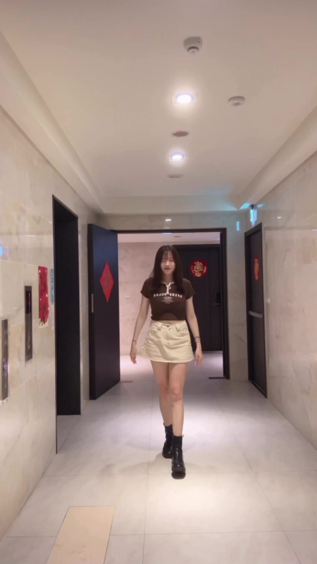 @이이伊伊yiyi