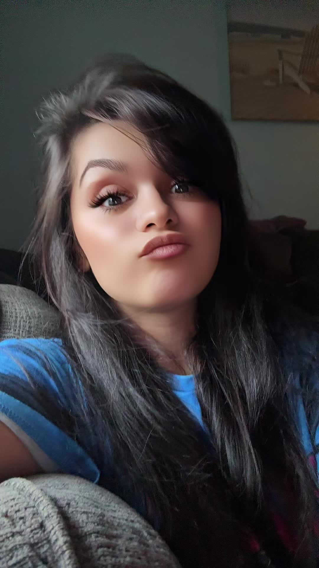 @Desi💫