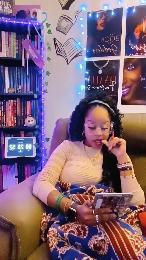 @itsjesbookish_