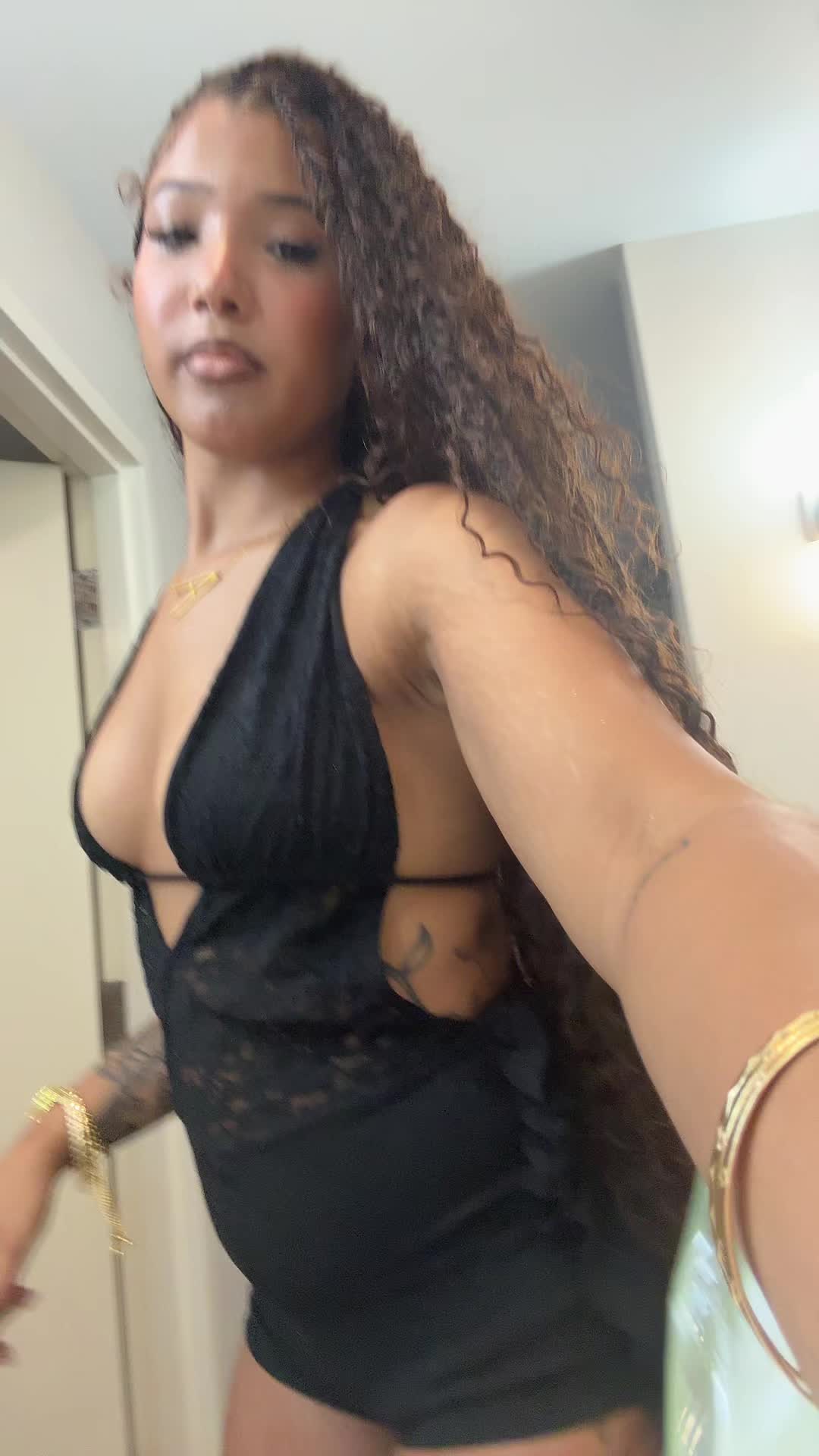 @Ava