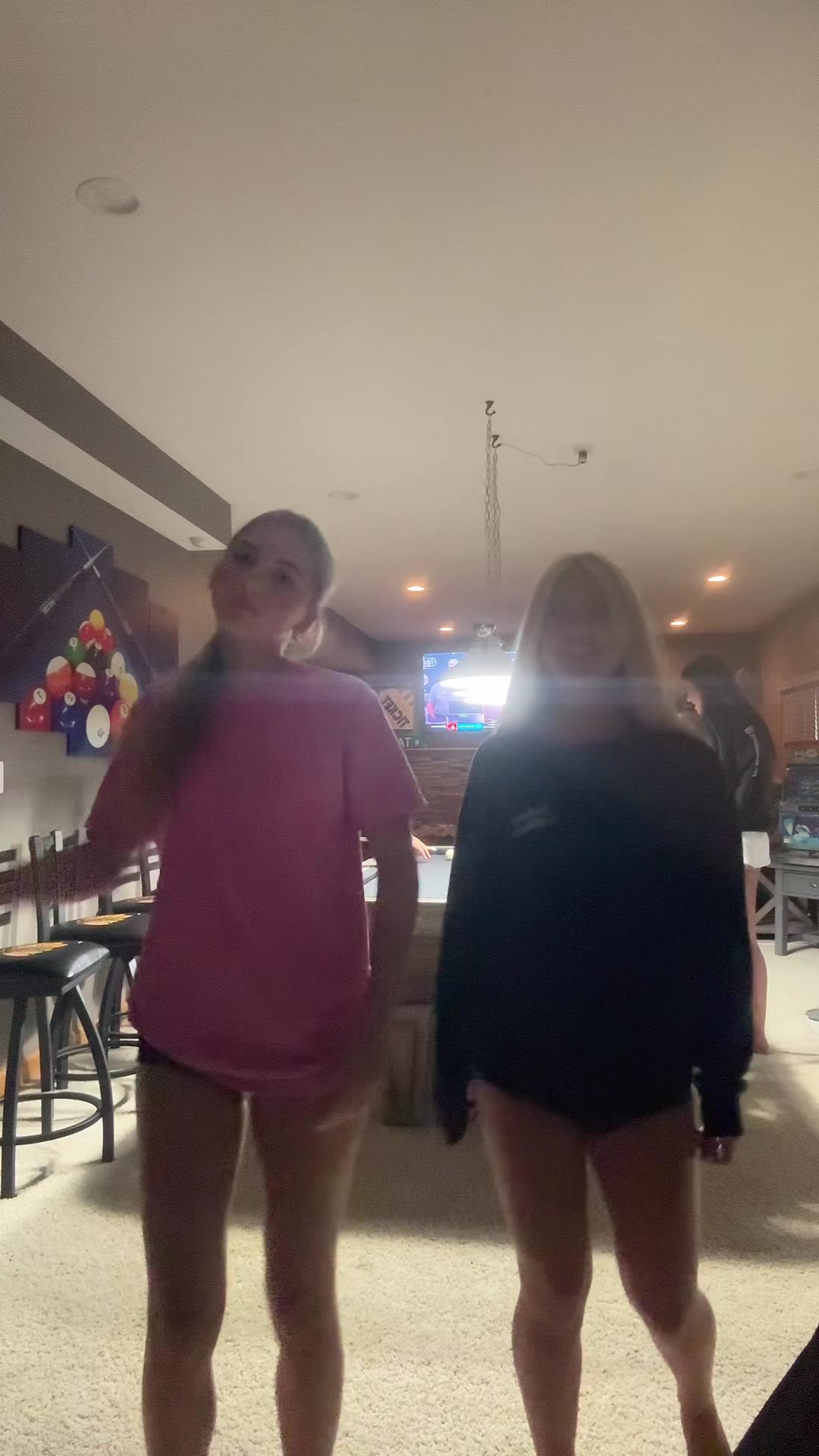 @👯