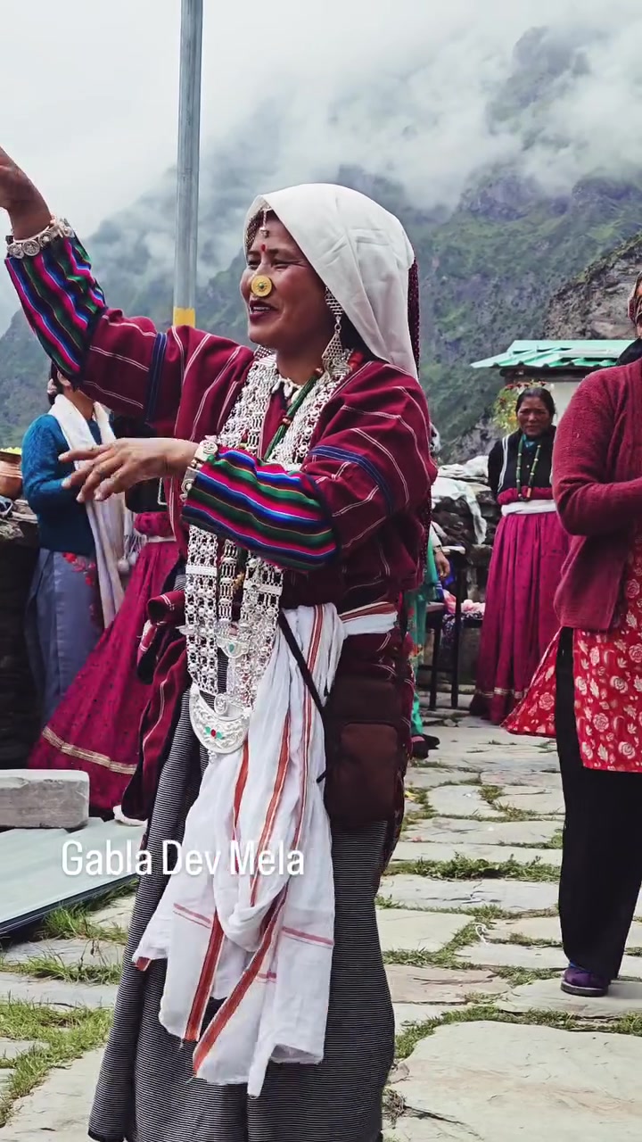 @थिँयाल 🌿