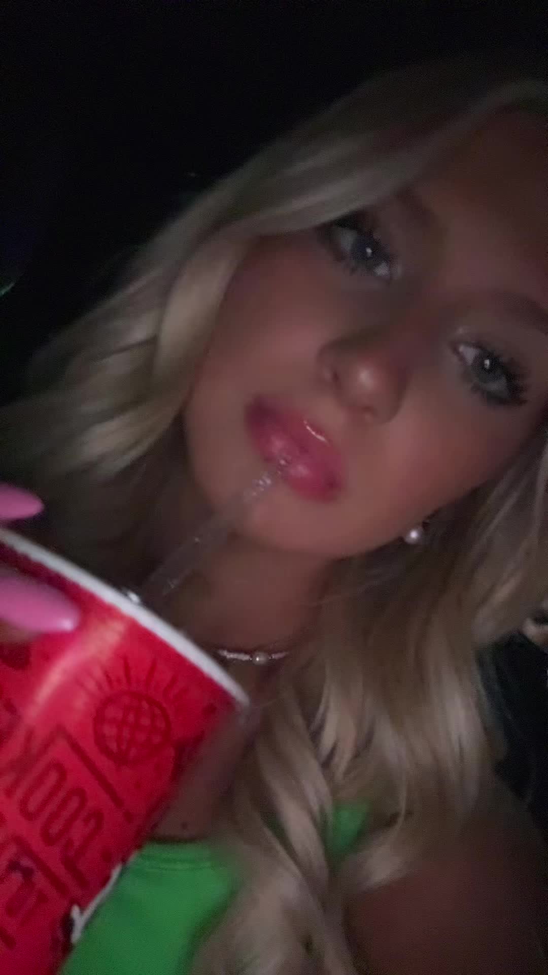 @bella