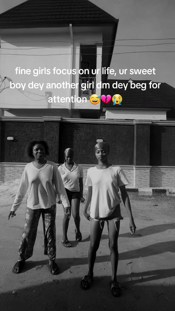 @just us🖤🖤