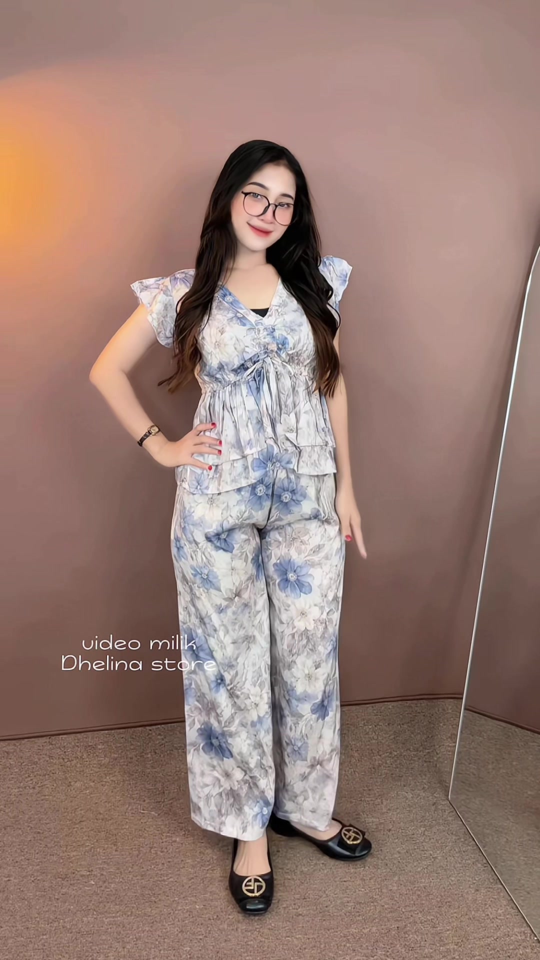 @Dhelina store