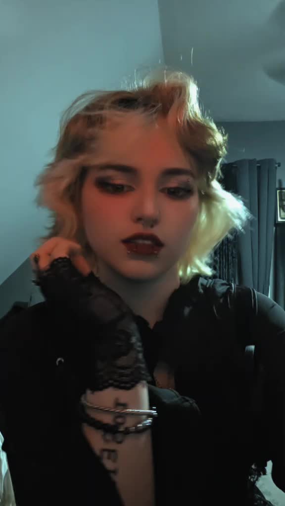 @Jinx ☠️🖤🩸